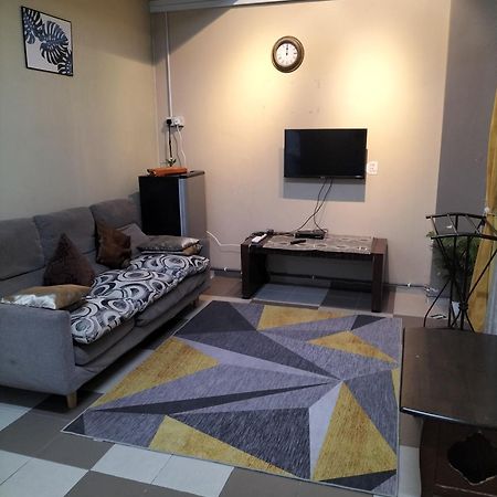 Ulfah Hotel Mersing Мерсинг Экстерьер фото