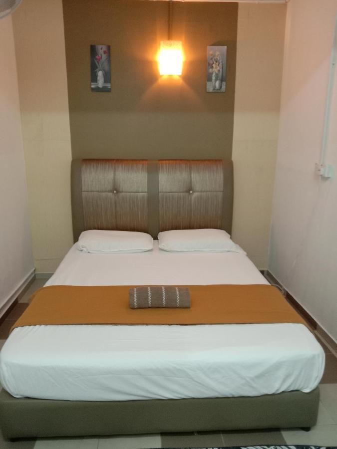 Ulfah Hotel Mersing Мерсинг Экстерьер фото