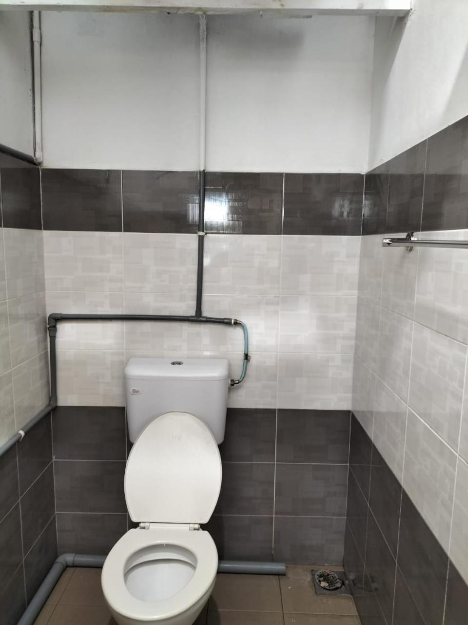 Ulfah Hotel Mersing Мерсинг Экстерьер фото
