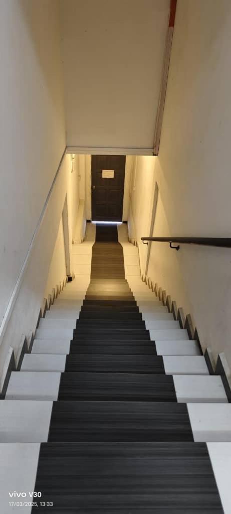 Ulfah Hotel Mersing Мерсинг Экстерьер фото