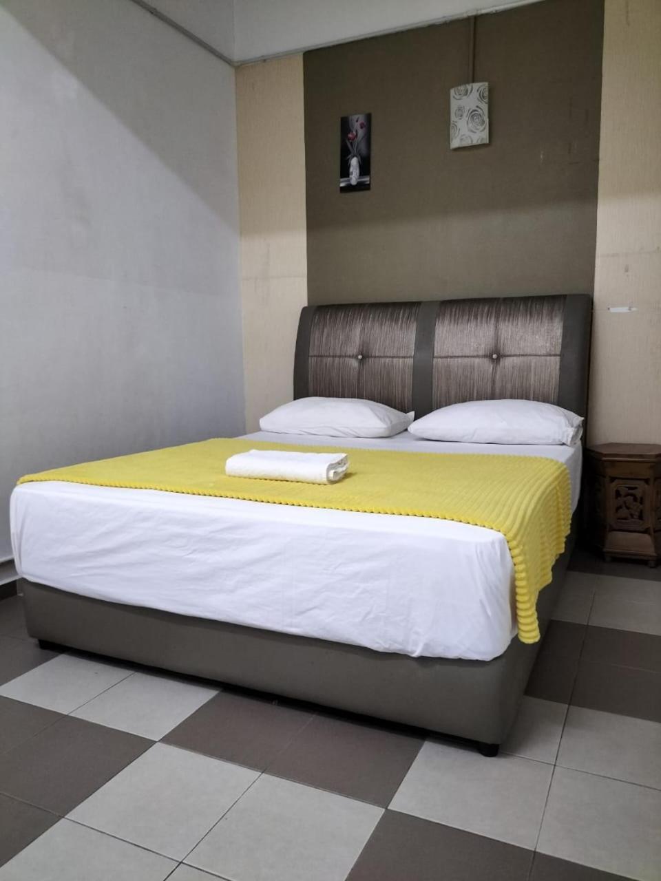 Ulfah Hotel Mersing Мерсинг Экстерьер фото